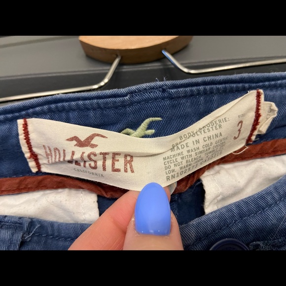 Good Condition - Hollister Shorts - Size 3 - Picture 3 of 3